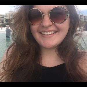 Meet your Posher, Evelynne